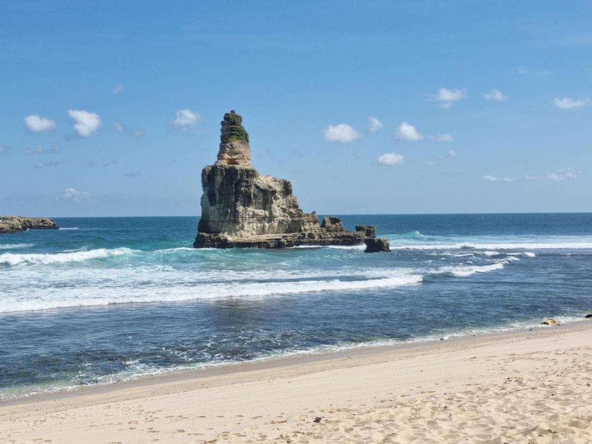 Istana Ombak Eco Resort Pacitan Luaran gambar