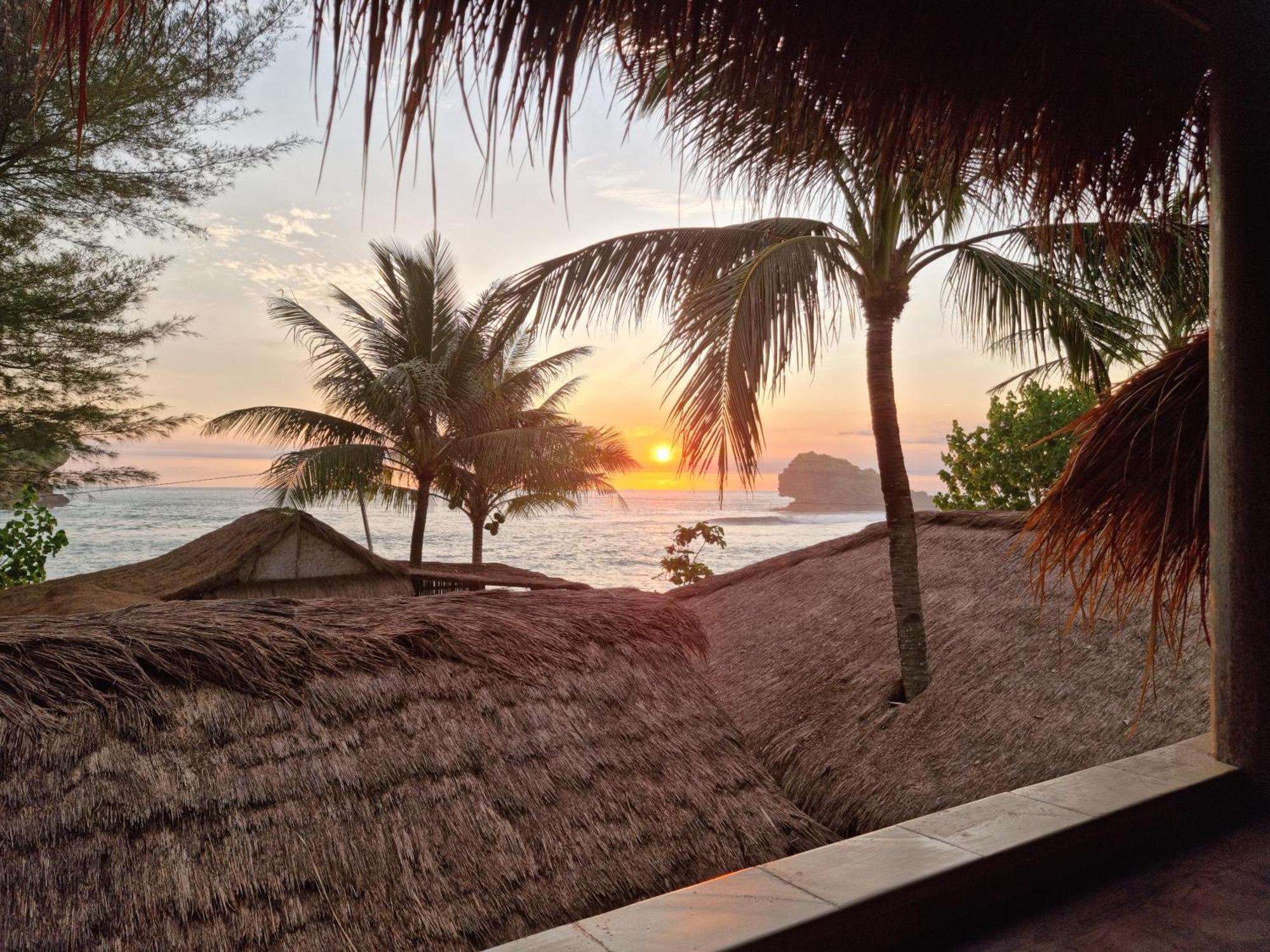 Istana Ombak Eco Resort Pacitan Luaran gambar