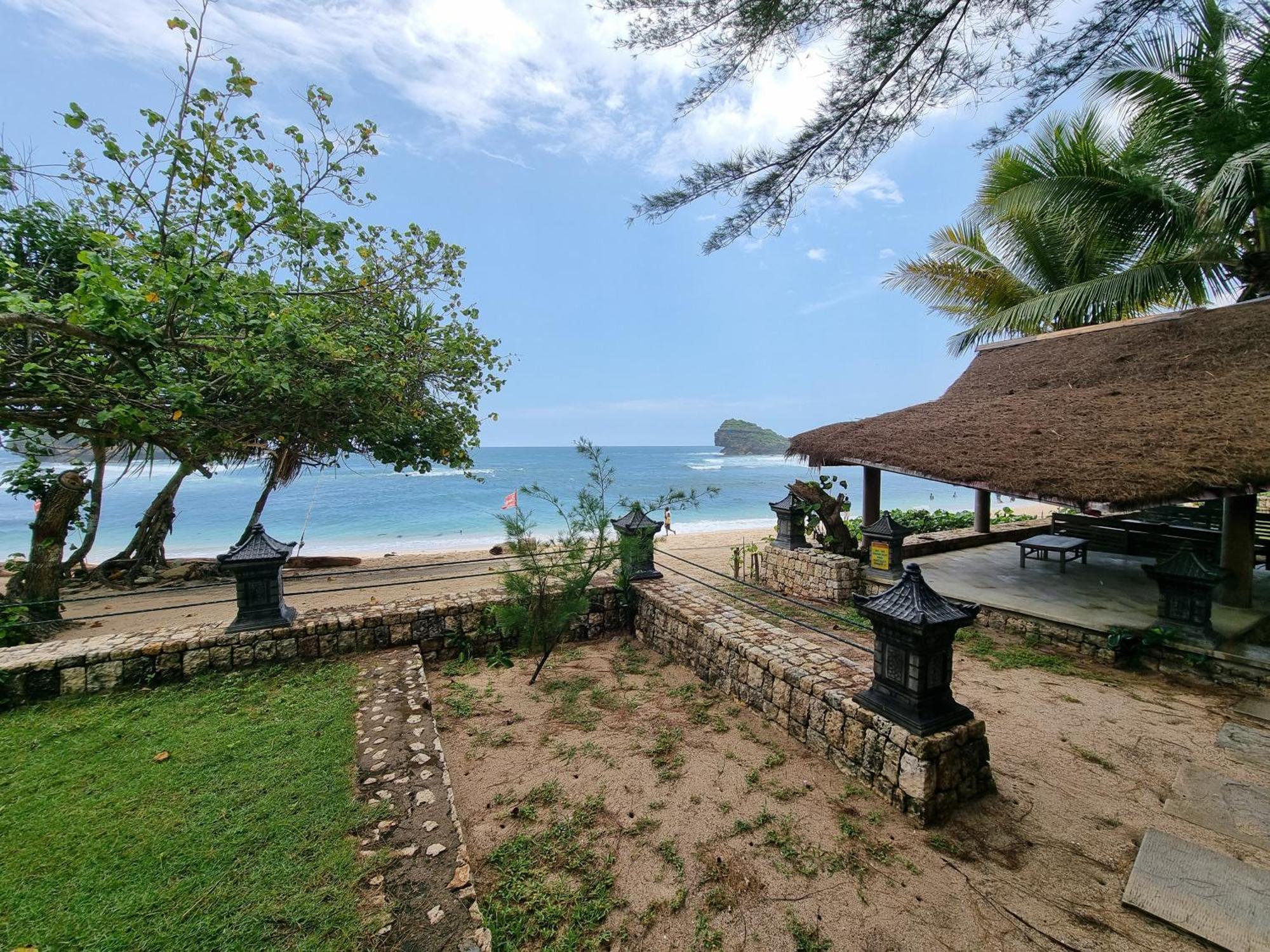 Istana Ombak Eco Resort Pacitan Luaran gambar