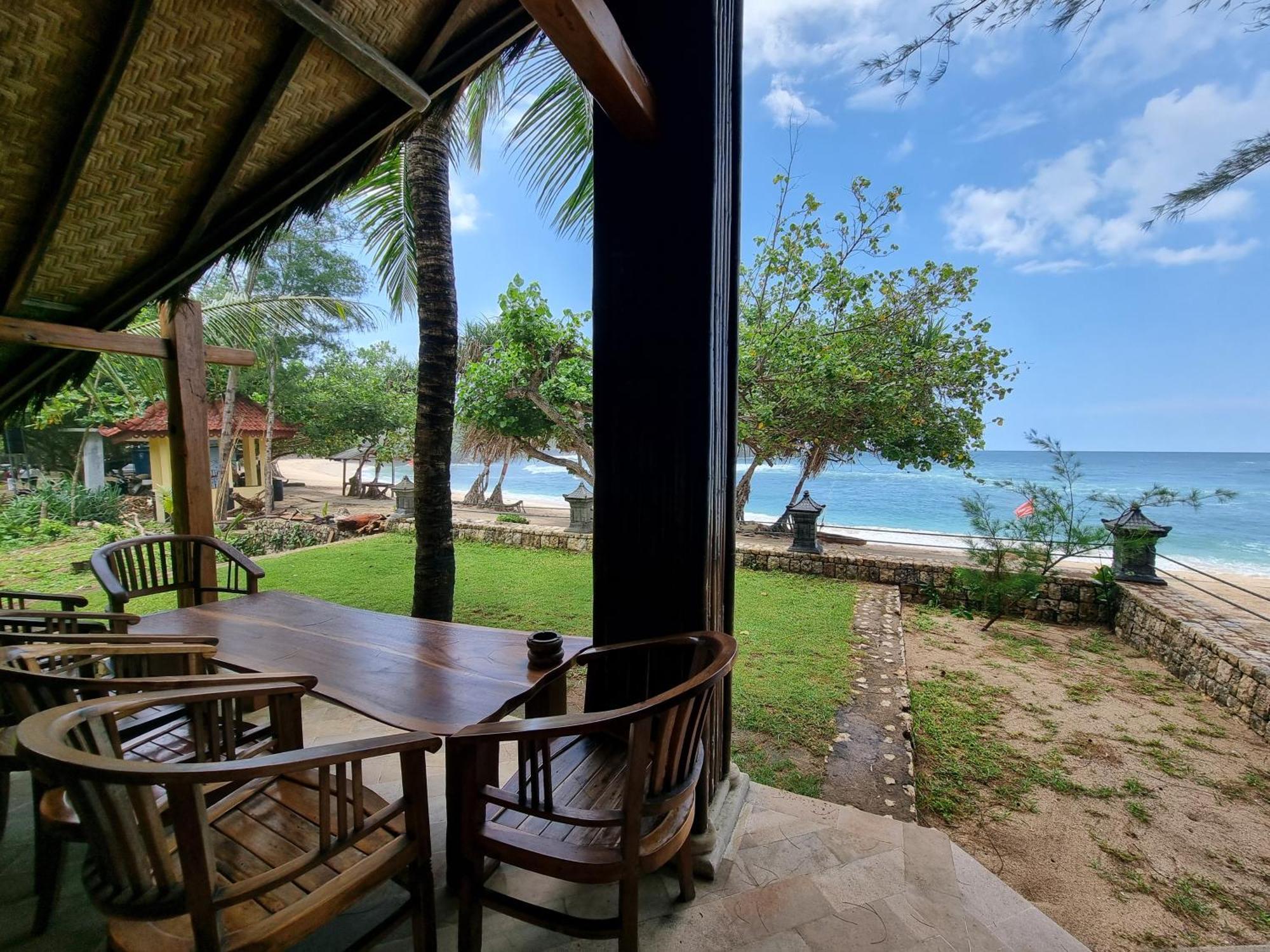 Istana Ombak Eco Resort Pacitan Luaran gambar