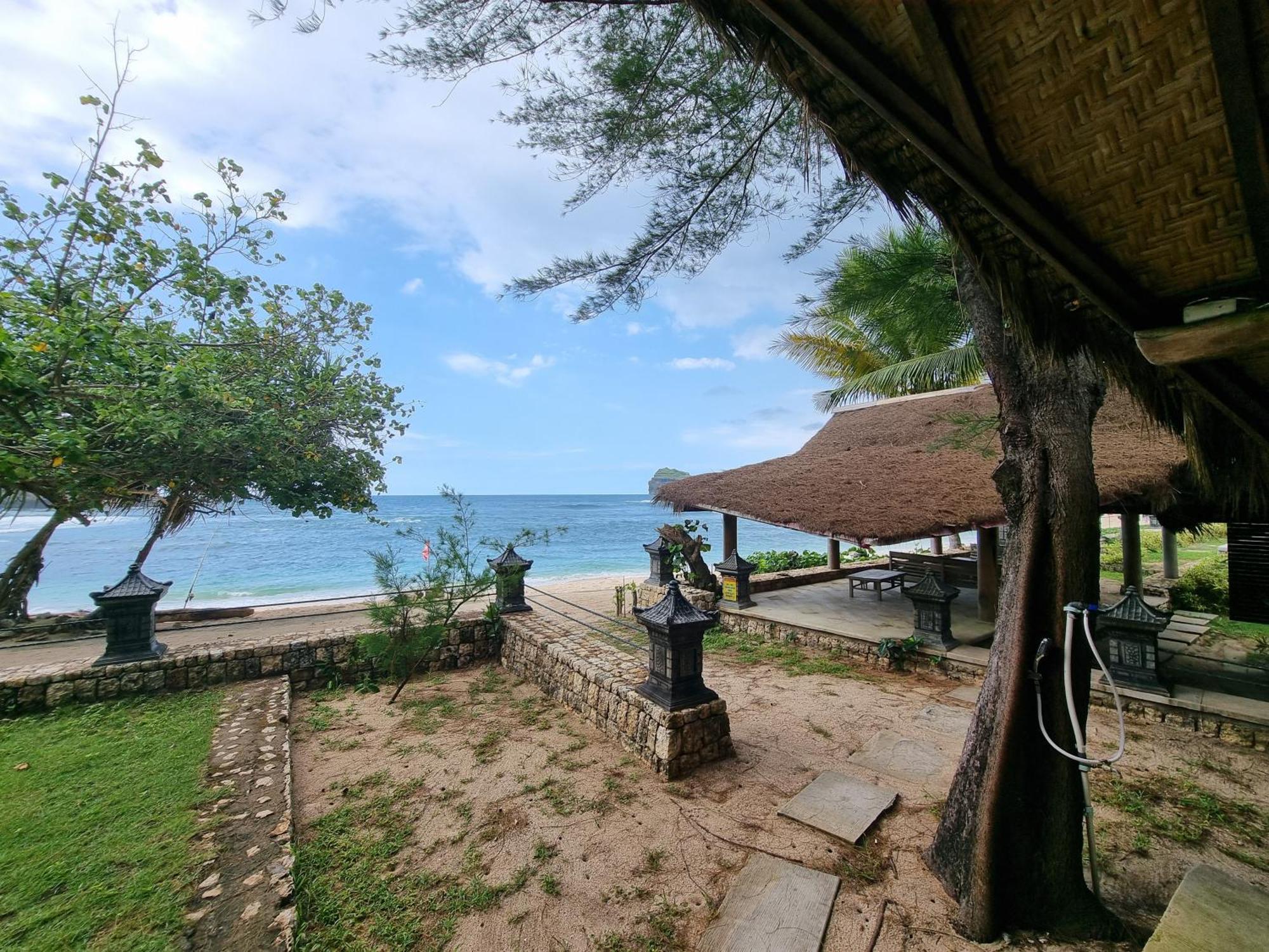 Istana Ombak Eco Resort Pacitan Luaran gambar