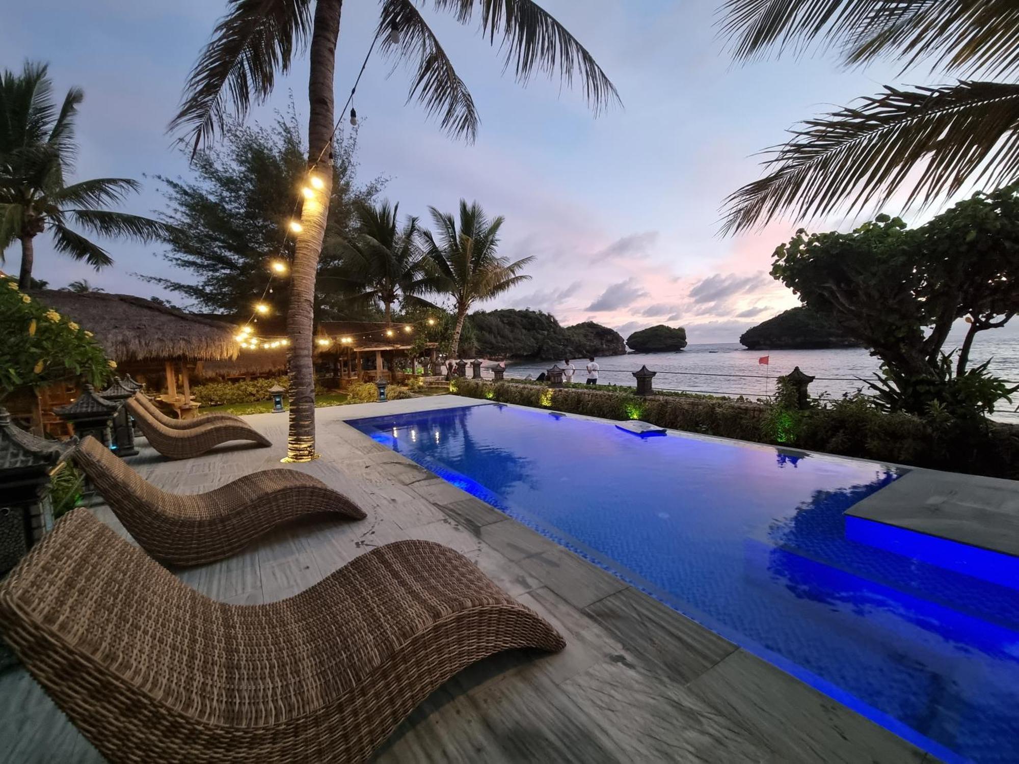 Istana Ombak Eco Resort Pacitan Luaran gambar