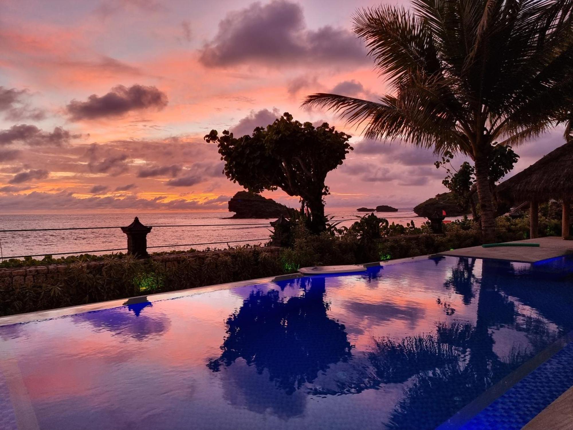 Istana Ombak Eco Resort Pacitan Luaran gambar