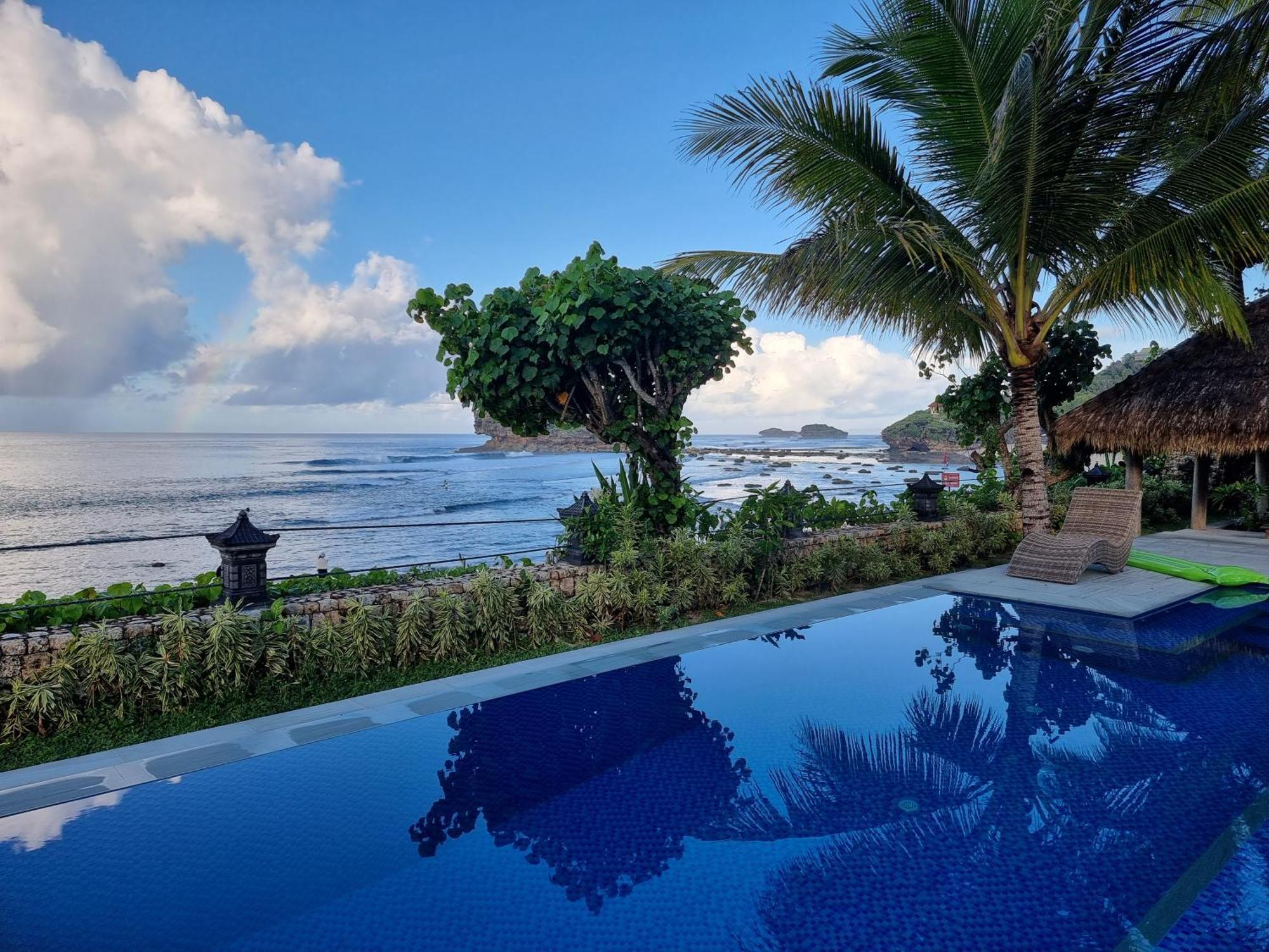 Istana Ombak Eco Resort Pacitan Luaran gambar