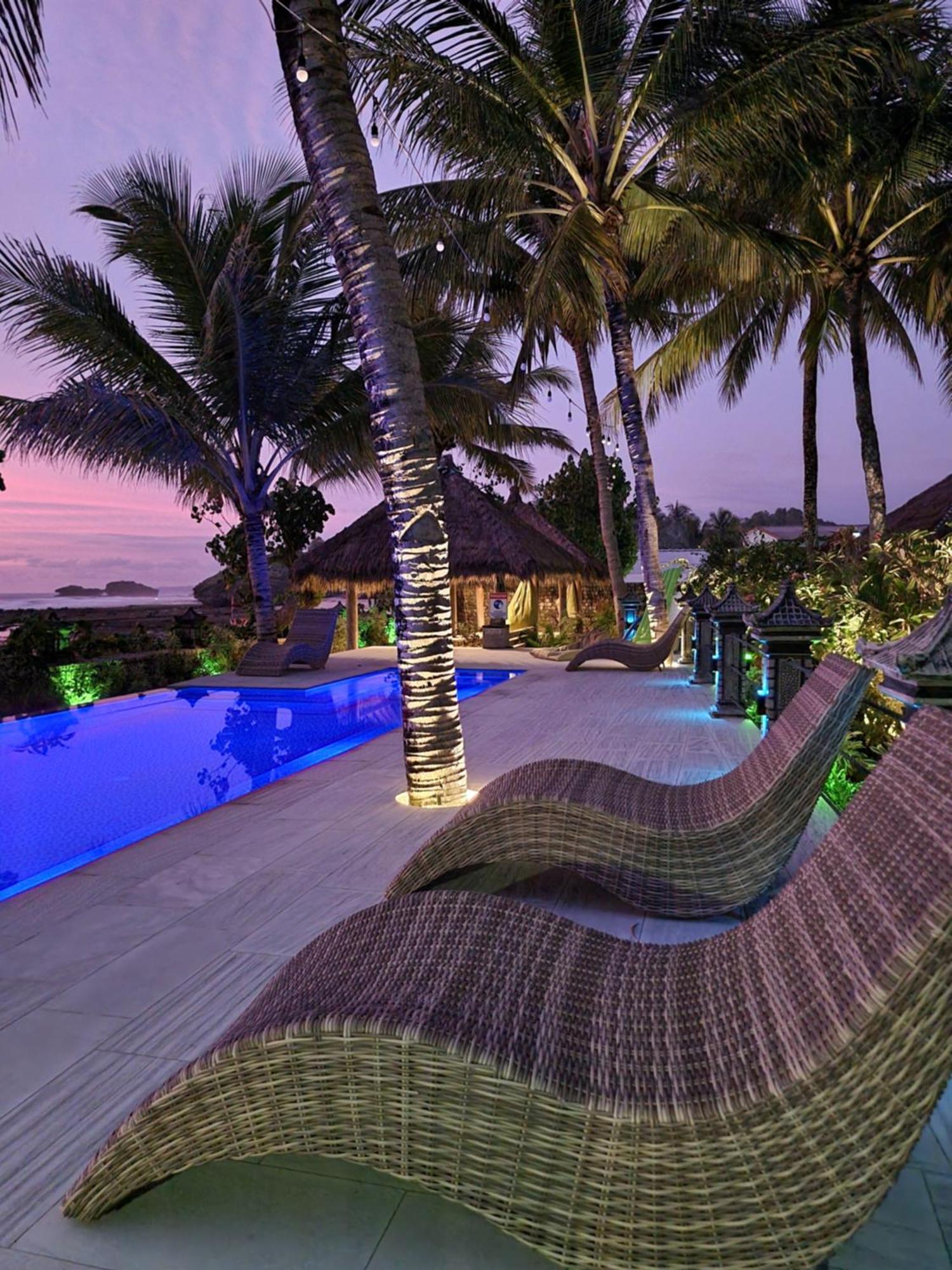Istana Ombak Eco Resort Pacitan Luaran gambar
