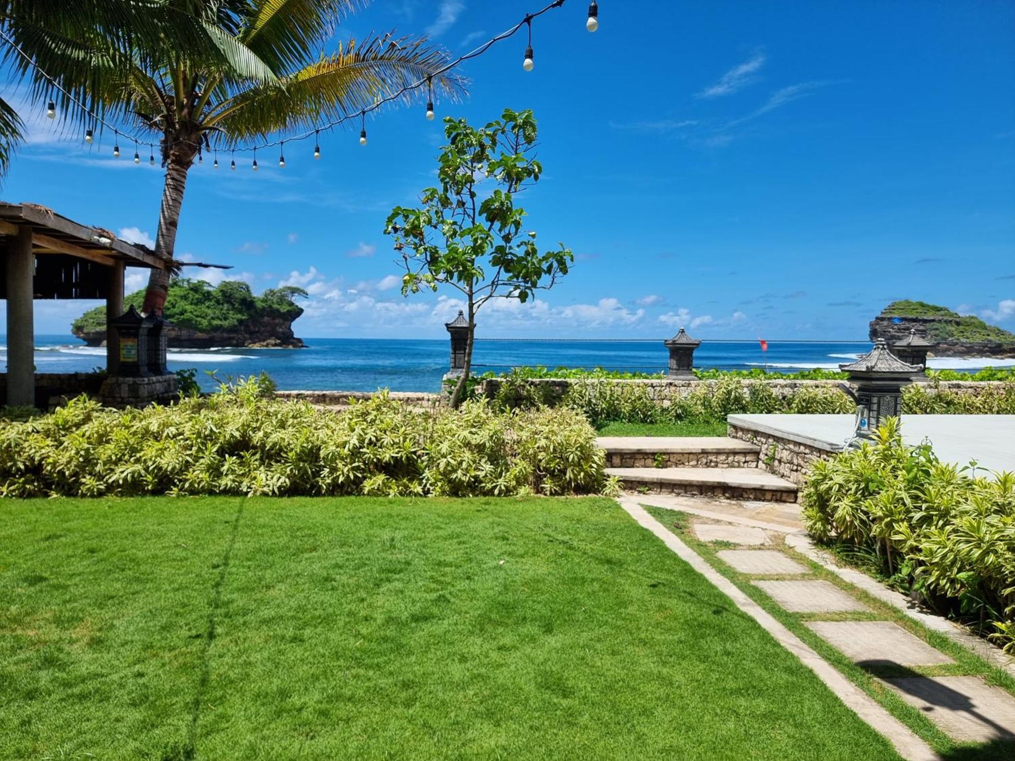 Istana Ombak Eco Resort Pacitan Luaran gambar