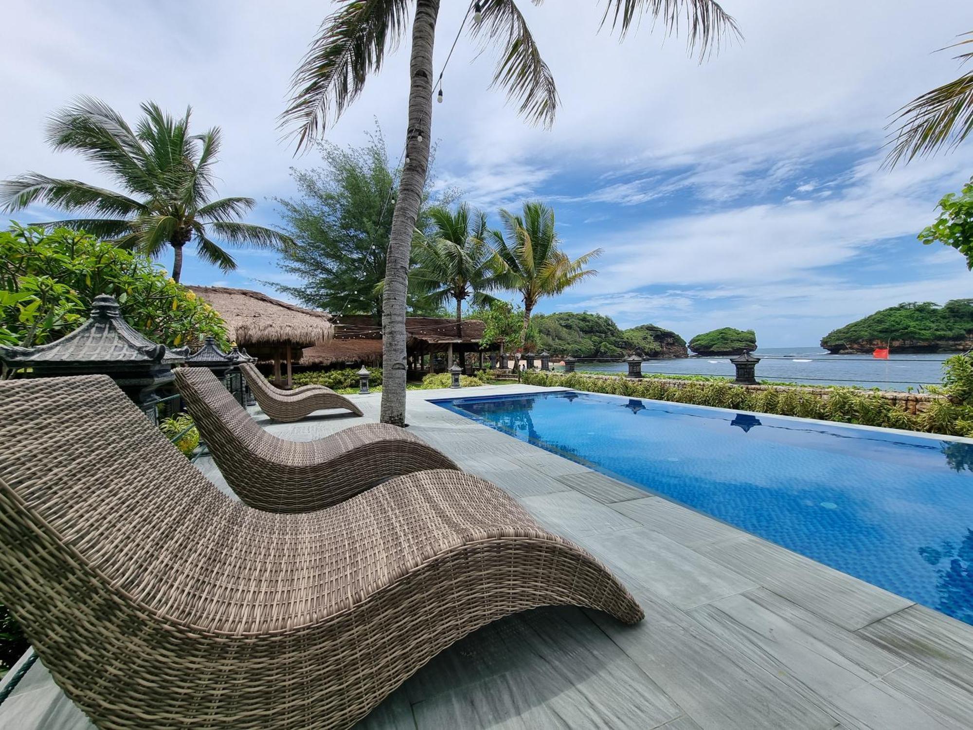Istana Ombak Eco Resort Pacitan Luaran gambar