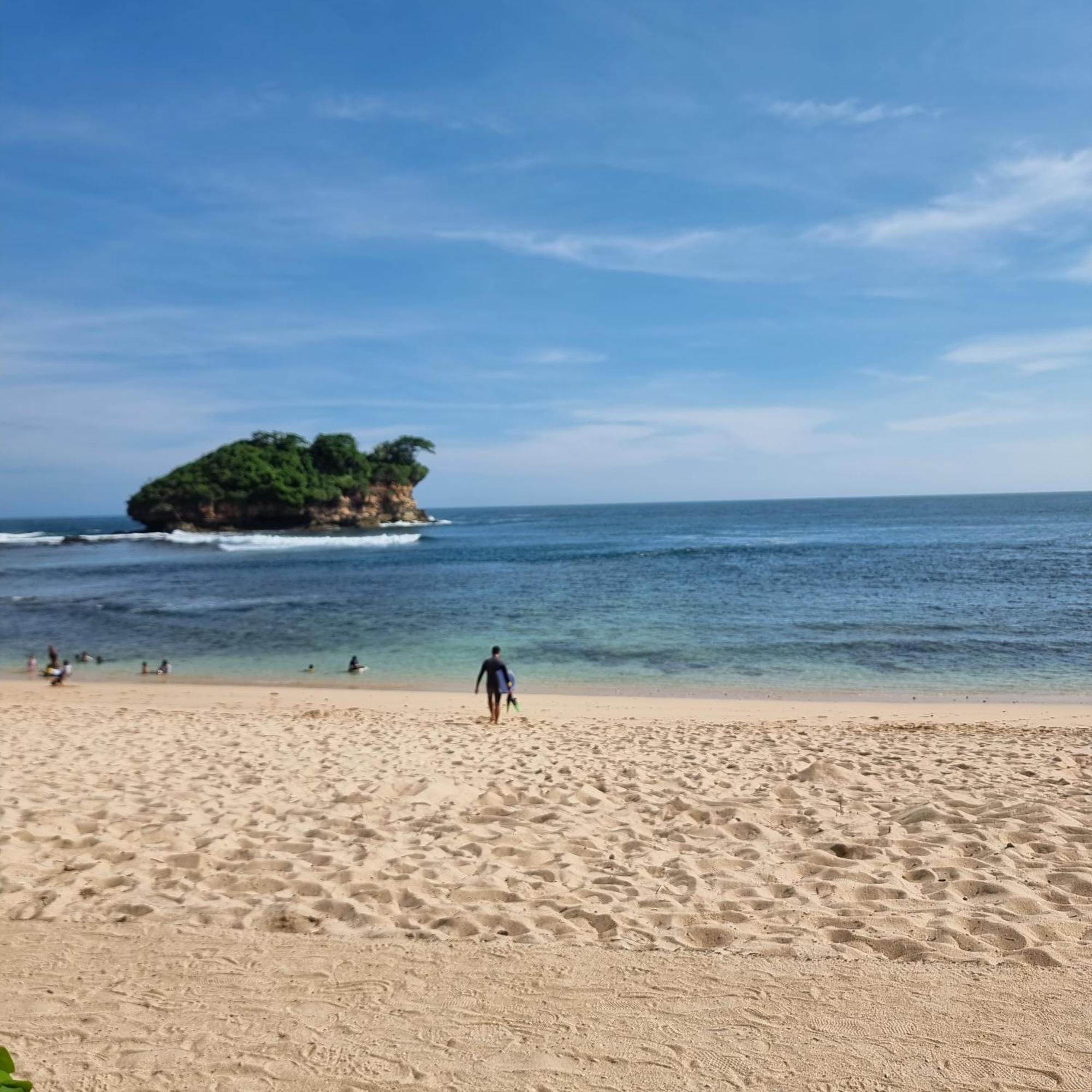 Istana Ombak Eco Resort Pacitan Luaran gambar