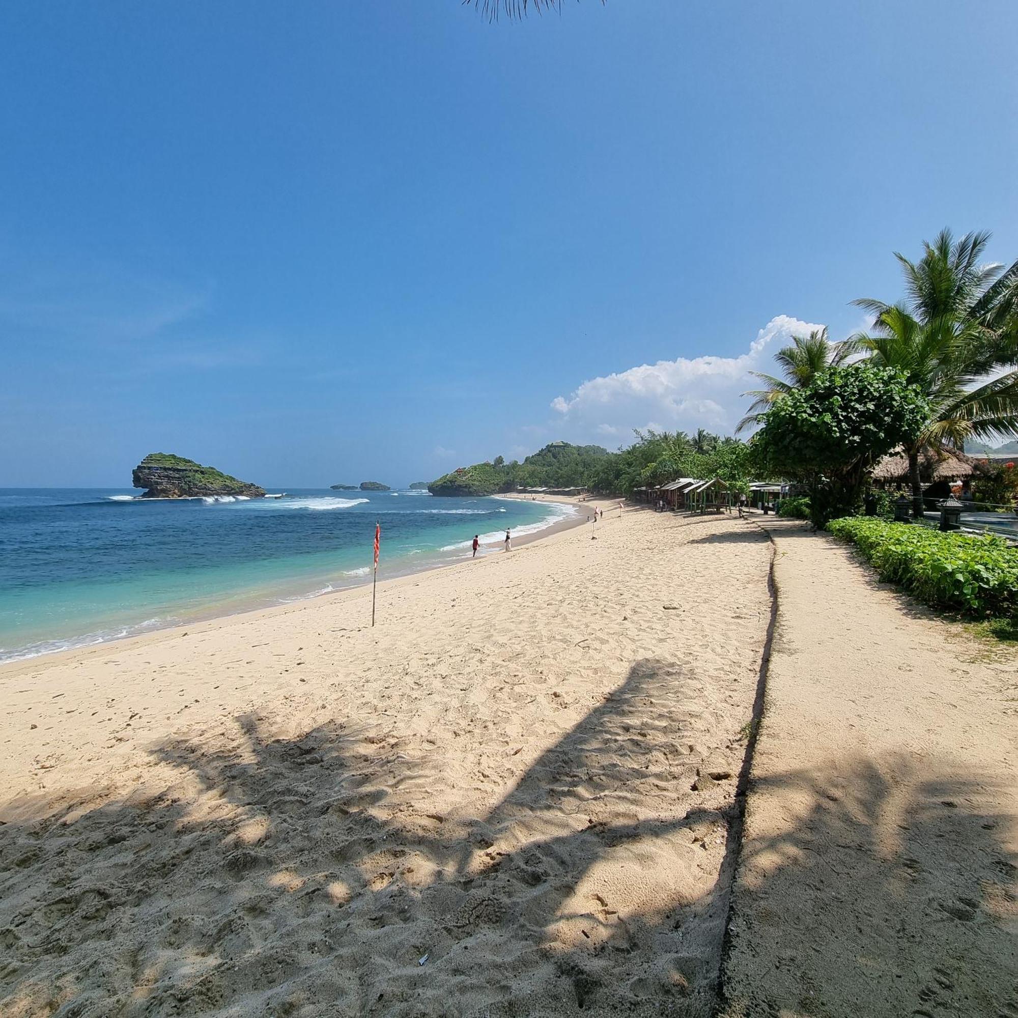 Istana Ombak Eco Resort Pacitan Luaran gambar