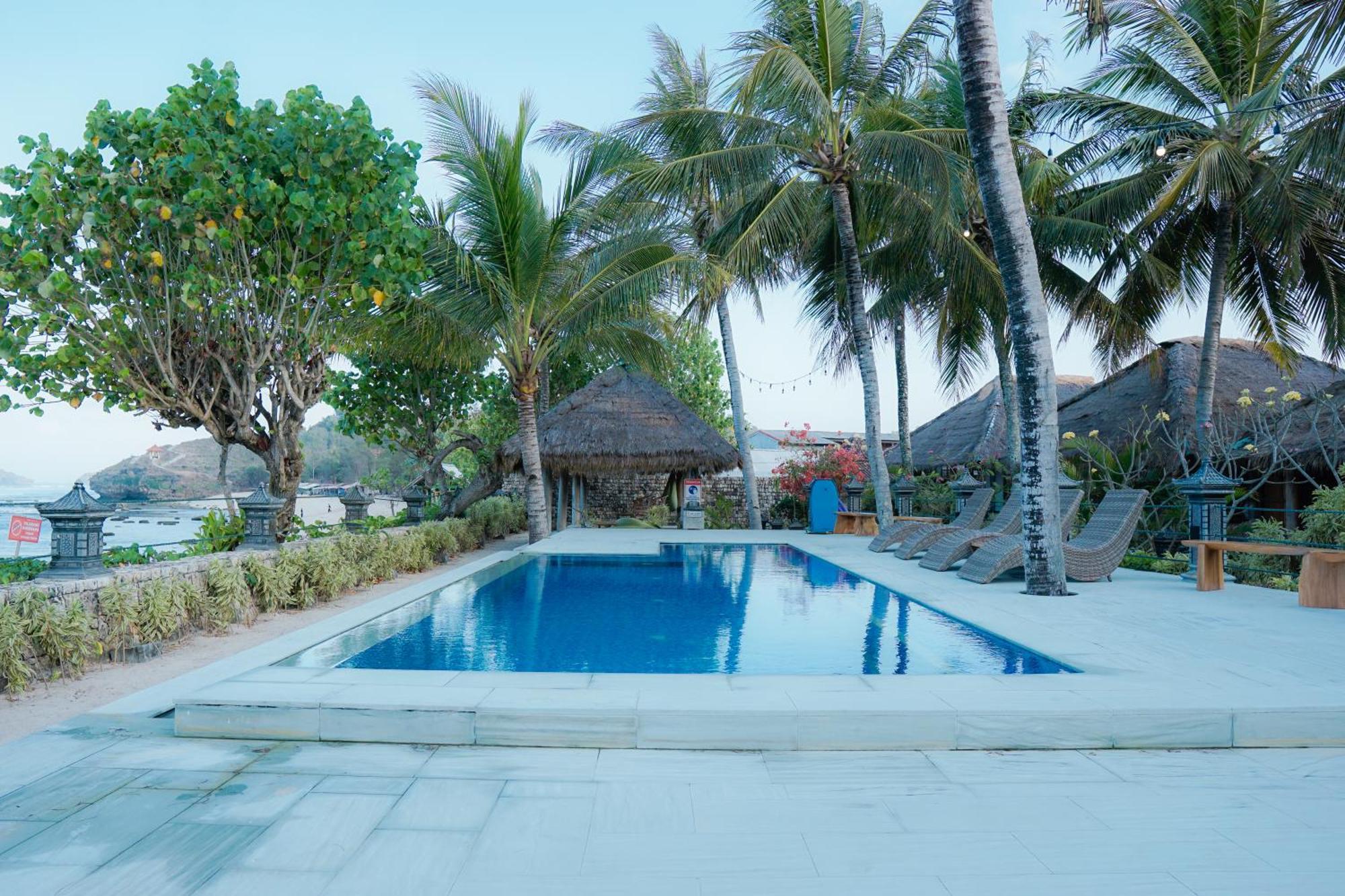 Istana Ombak Eco Resort Pacitan Luaran gambar
