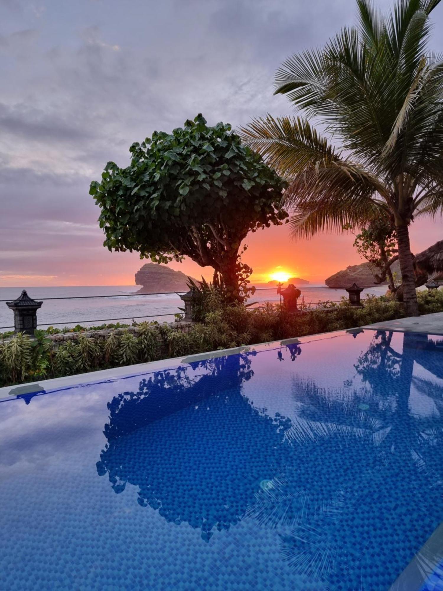 Istana Ombak Eco Resort Pacitan Luaran gambar