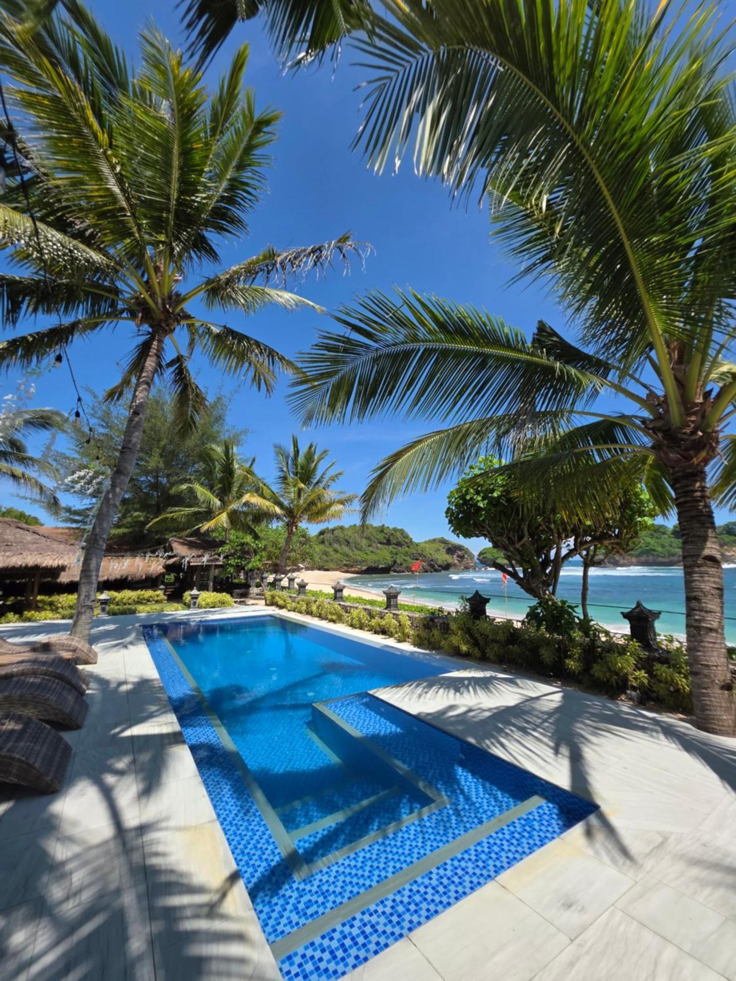 Istana Ombak Eco Resort Pacitan Luaran gambar