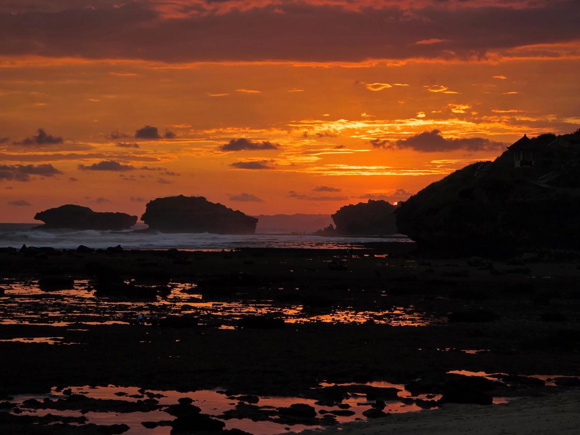 Istana Ombak Eco Resort Pacitan Luaran gambar